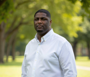 Mastering the Art of Conducting a Secret Santa: Andreas Jones on Thoughtful Giving and Holiday Cheer